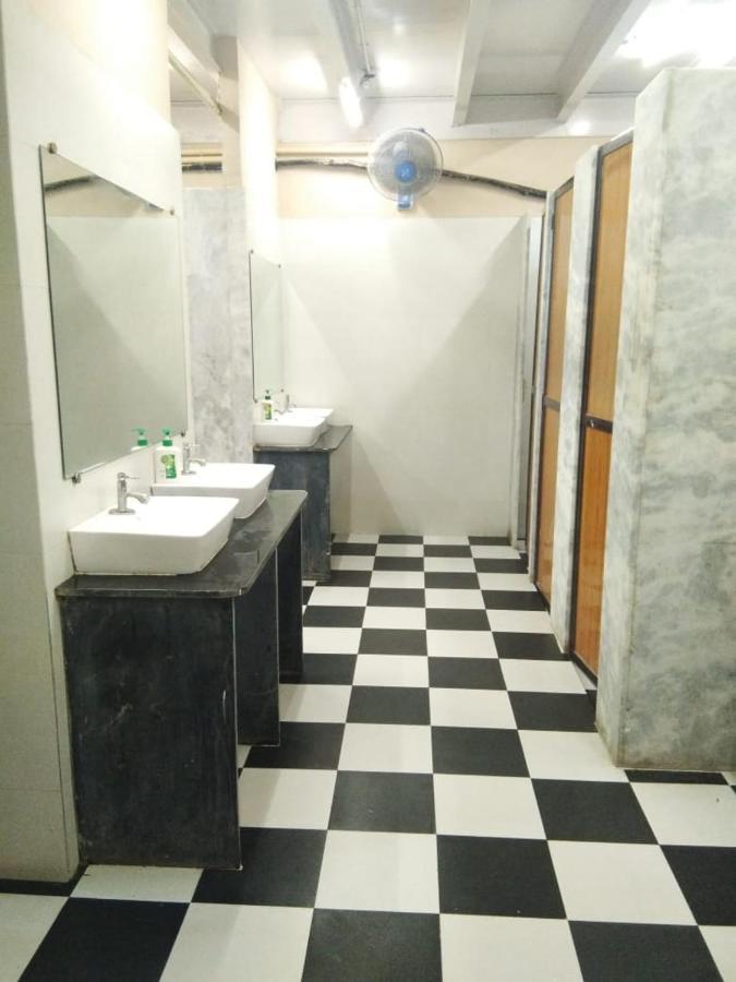 Hostel Abuzz Sewri Mumbai Exterior foto