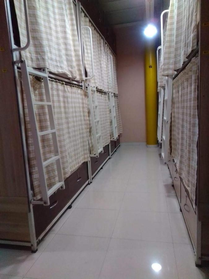 Hostel Abuzz Sewri Mumbai Exterior foto